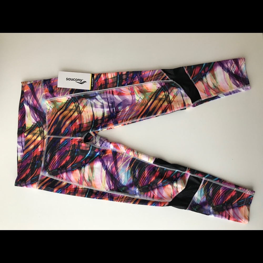 🎉 SALE: Saucony Run|Dry Finishing Kick Crop